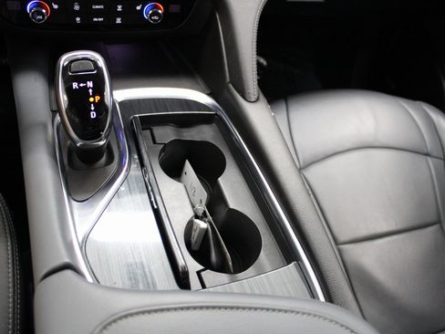 Used 2020 Buick Enclave Essence w/ Sound and Sites Package image 32