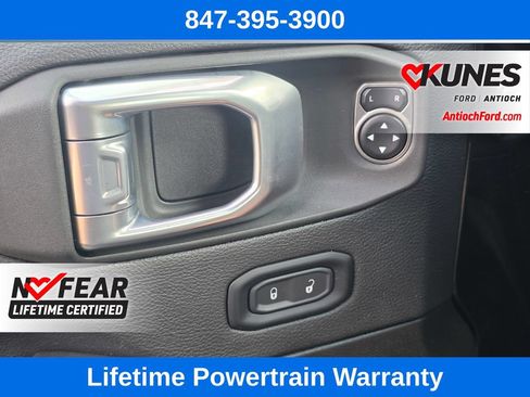 Used 2025 Jeep Wrangler Unlimited Sahara AWD/4WD image 36
