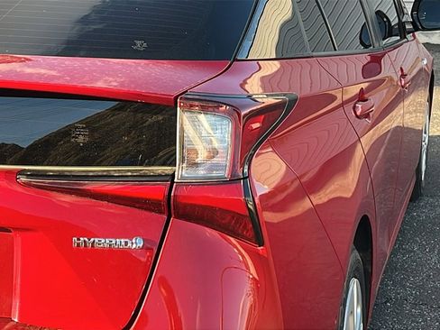 Used 2019 Toyota Prius LE image 6