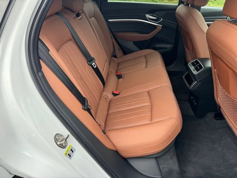 Used 2021 Audi e-tron Premium Plus w/ Premium Plus Package AWD/4WD image 28