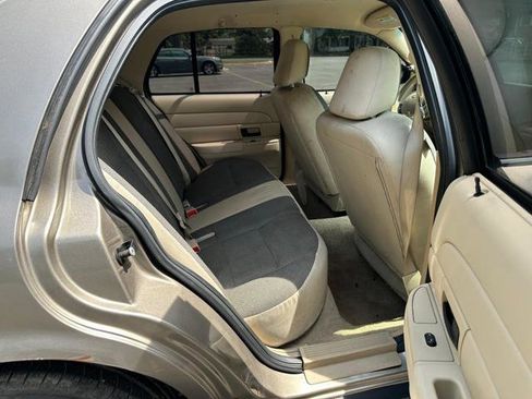 Used 2006 Ford Crown Victoria Police Interceptor image 10