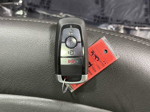 Used 2020 Ford Fusion SE FWD image 31