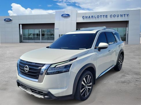 Used 2023 Nissan Pathfinder Platinum AWD/4WD image 2