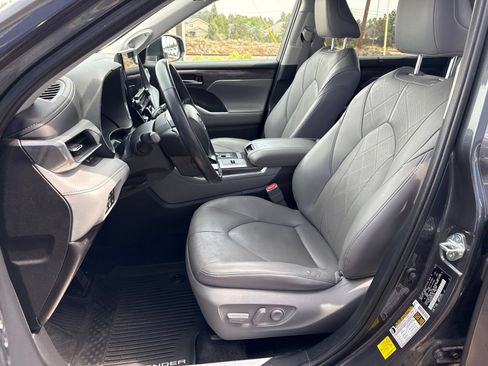 Used 2020 Toyota Highlander Platinum AWD/4WD image 18