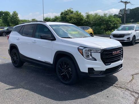 Certified 2024 GMC Terrain SLE w/ Driver Convenience Package AWD/4WD image 2