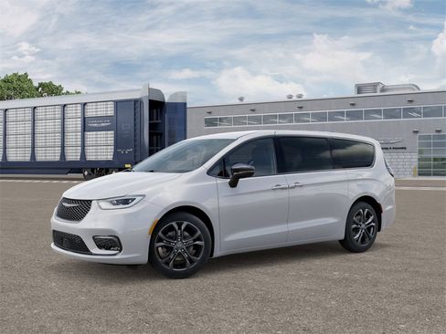 New 2026 Chrysler Pacifica Select image 2