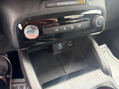 Used 2023 Ford Escape SE image 36