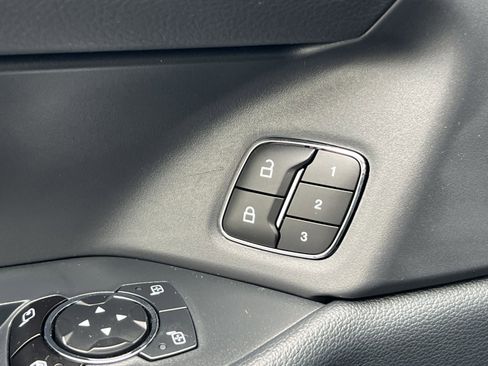 Used 2023 Ford Expedition Limited image 32