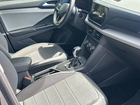 Used 2022 Volkswagen Taos SE w/ IQ.Drive SE Package image 29