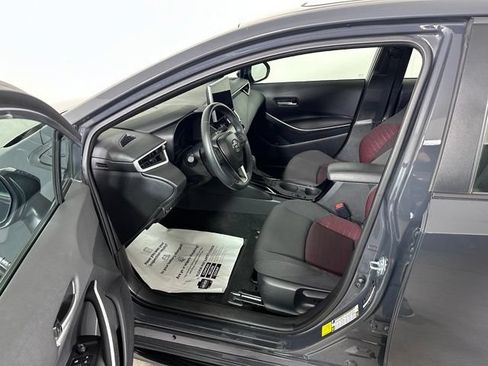 Used 2025 Toyota Corolla SE w/ SE Premium Package FWD image 19