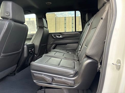 Used 2024 Chevrolet Suburban LT image 27
