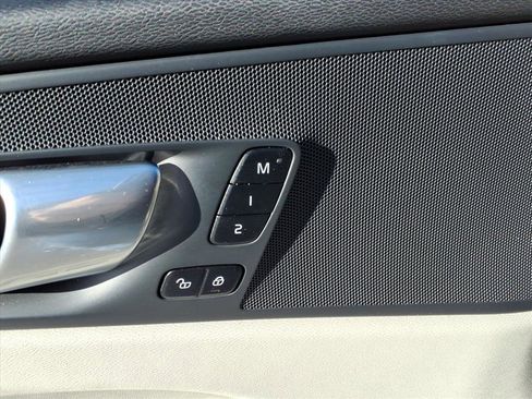 Certified 2023 Volvo XC60 B5 Plus w/ Climate Package image 16