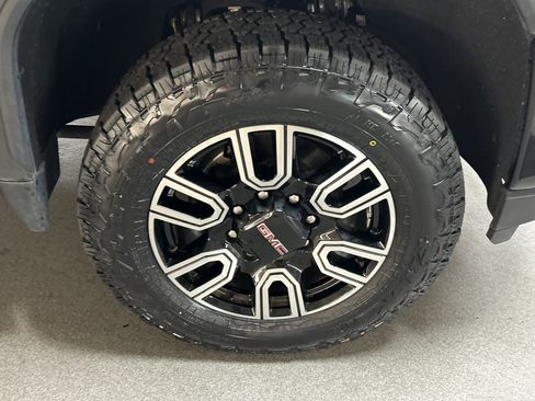 Used 2022 GMC Sierra 2500 AT4 w/ AT4 Premium Plus Package AWD/4WD image 13