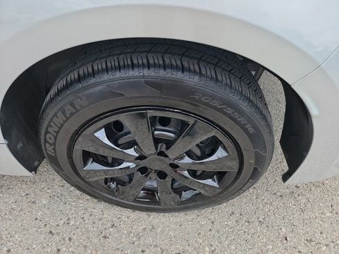 Used 2024 Toyota Corolla LE image 12