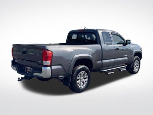 Used 2017 Toyota Tacoma SR5 w/ Tow Package AWD/4WD image 8
