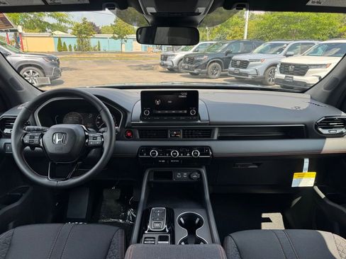 New 2025 Honda Pilot Sport image 5