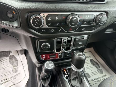 Used 2024 Jeep Wrangler Unlimited Sport AWD/4WD image 22