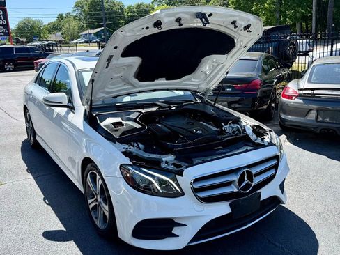 Used 2017 Mercedes-Benz E 300 4MATIC image 4