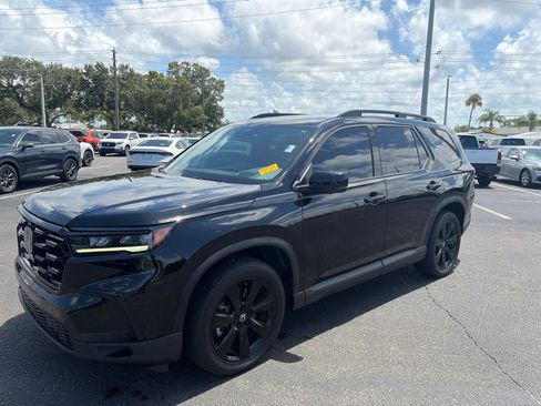 Used 2025 Honda Pilot Black Edition image 3