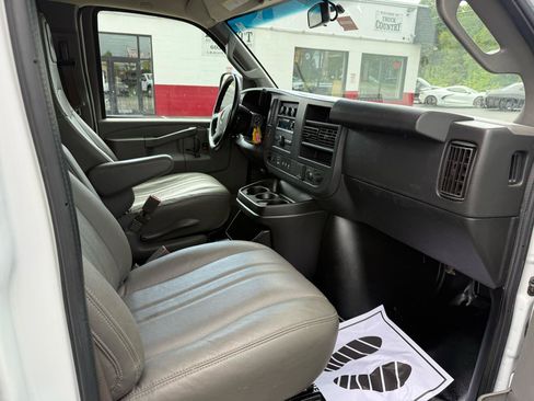 Used 2020 Chevrolet Express 2500 Extended w/ Enhanced Convenience Package RWD image 18