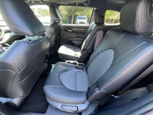Used 2025 Toyota Highlander XSE AWD/4WD image 27