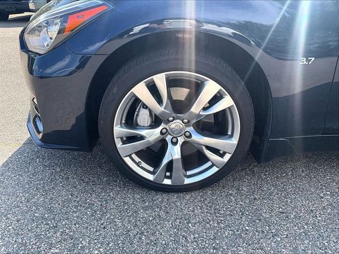 Used 2018 INFINITI Q70 Luxe w/ Sport Package AWD/4WD image 4