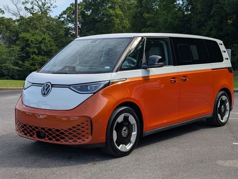 Used 2025 Volkswagen ID. Buzz Pro S Plus RWD image 5