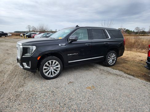 Used 2024 GMC Yukon Denali w/ Advanced Technology Package image 6