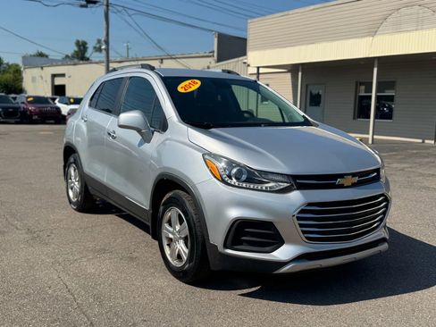 Used 2018 Chevrolet Trax LT w/ LT Convenience Package AWD/4WD image 3