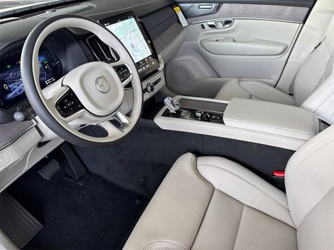 New 2026 Volvo XC90 T8 Ultra w/ Lounge Package image 9
