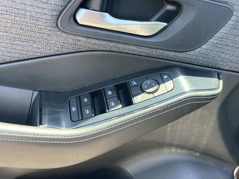 Used 2022 Nissan Rogue SV AWD/4WD image 27