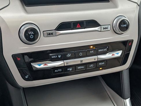 Used 2023 Ford Explorer XLT w/ Equipment Group 202A image 29