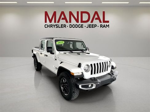 Used 2023 Jeep Gladiator Overland image 4