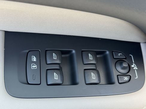 New 2026 Volvo XC60 B5 Core w/ Protection Package image 17