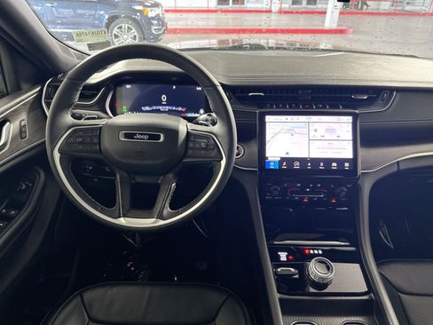 Used 2024 Jeep Grand Cherokee L Limited w/ Luxury Tech Group II AWD/4WD image 16