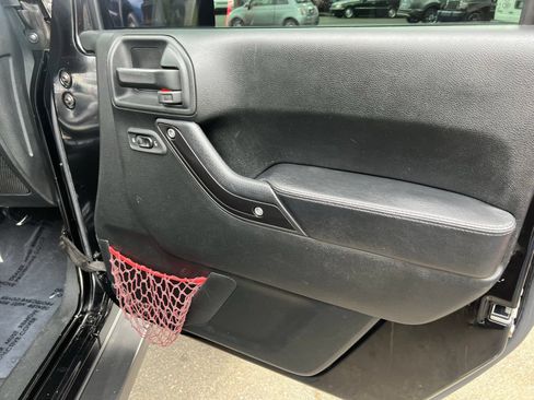 Used 2018 Jeep Wrangler Unlimited Rubicon AWD/4WD image 31