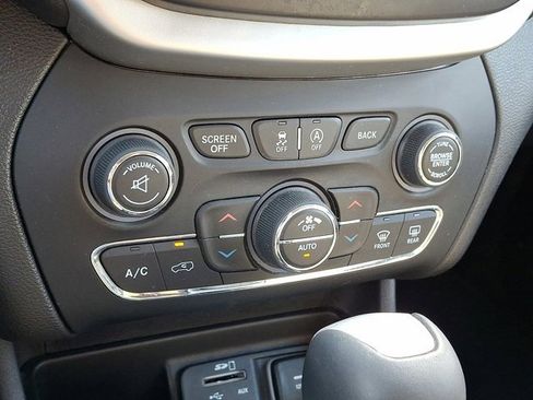 Certified 2018 Jeep Cherokee Limited image 18