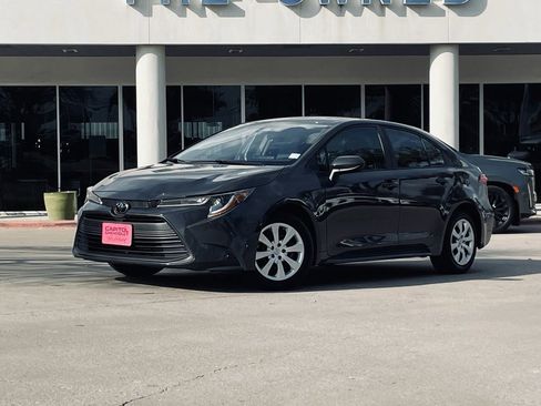 Used 2024 Toyota Corolla LE image 2