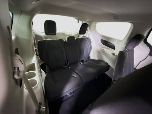 Used 2023 Chrysler Voyager LX FWD image 39