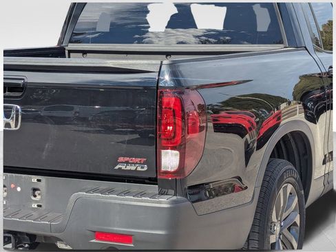 Used 2021 Honda Ridgeline Sport image 7