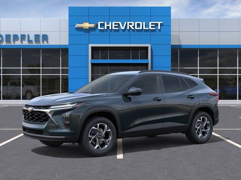 New 2026 Chevrolet Trax LT w/ Driver Confidence Package FWD image 2
