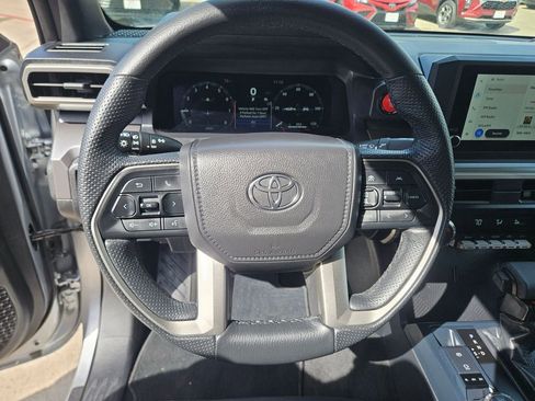 Used 2025 Toyota Tacoma TRD Off-Road image 18