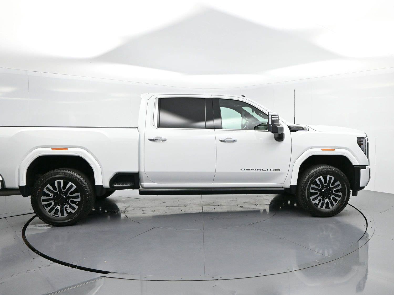 Used 2025 GMC Sierra 2500 Denali Ultimate AWD/4WD image 8