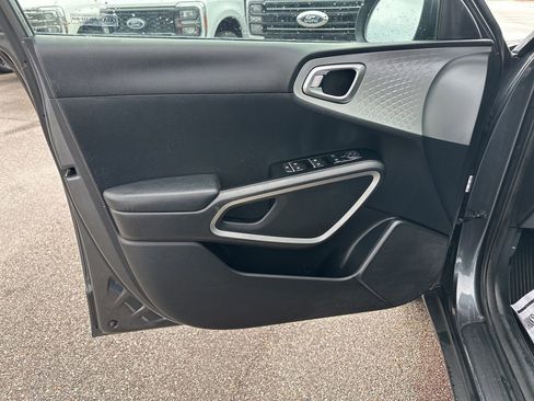 Used 2021 Kia Soul LX image 10