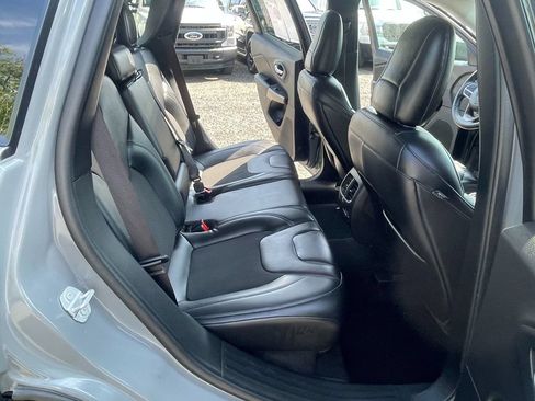 Used 2020 Jeep Cherokee Latitude Plus w/ Cold Weather Group AWD/4WD image 27