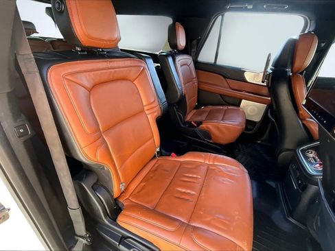 Used 2018 Lincoln Navigator L Reserve w/ Technology Package image 27