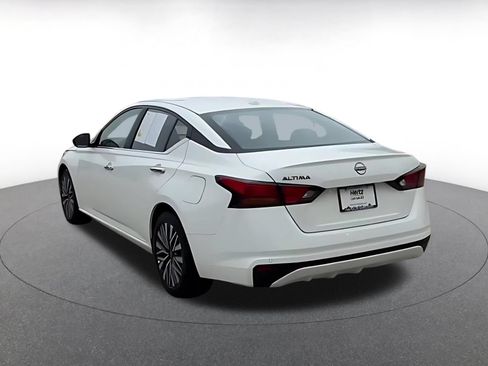 Used 2025 Nissan Altima 2.5 SV FWD image 11