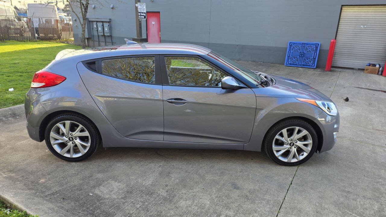 Used 2017 Hyundai Veloster FWD image 4