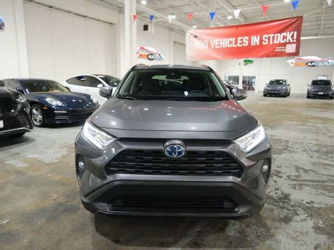 Used 2021 Toyota RAV4 XLE w/ Convenience Package image 3
