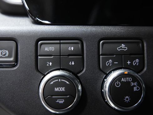 New 2026 GMC Sierra 1500 SLE image 26